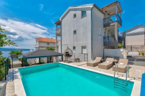 Atemberaubendes Apartment 150 Meter zum Strand mit Jacuzzi, Meerblick, Pool, Billardtisch